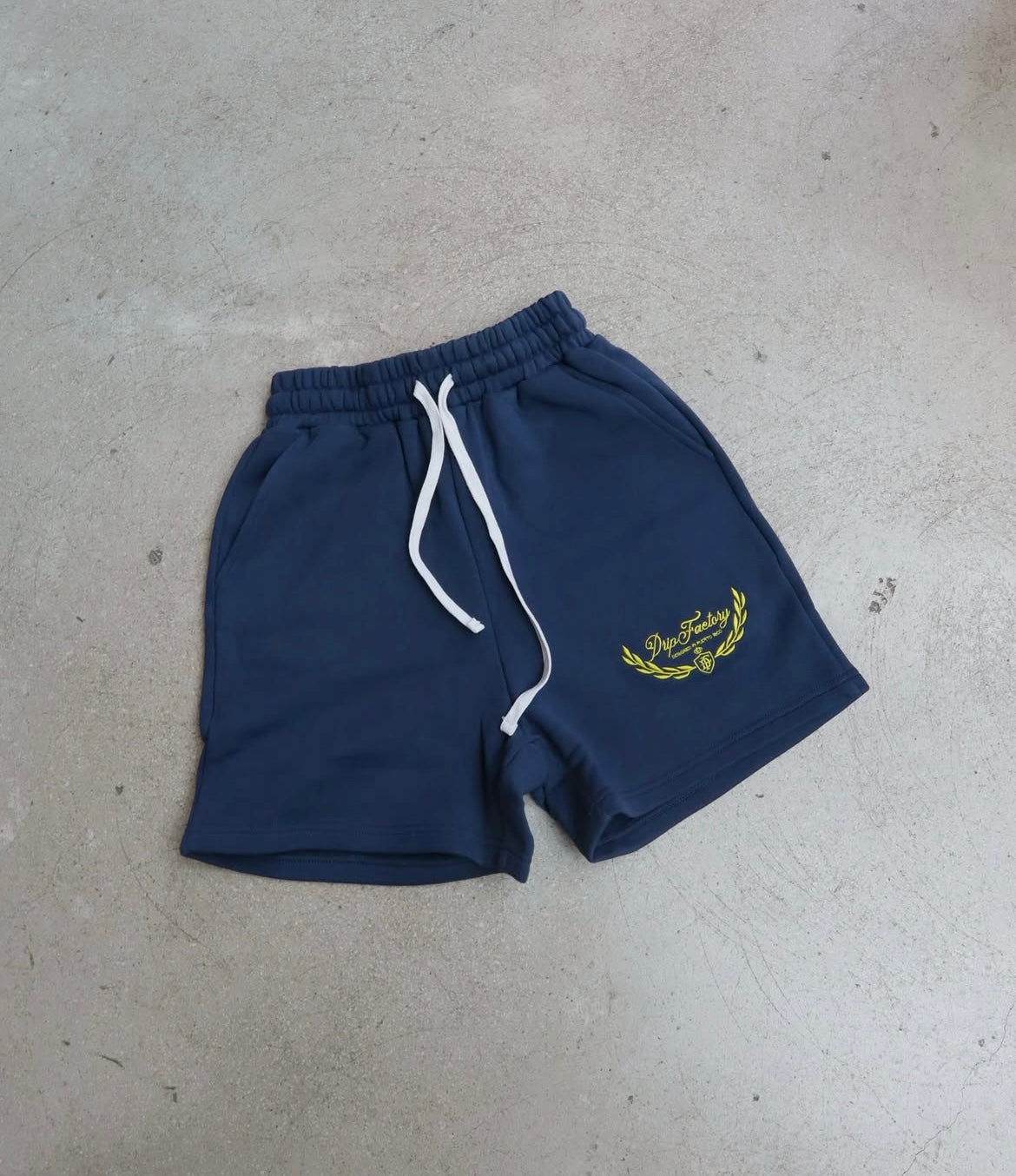 Laurel Crown Short